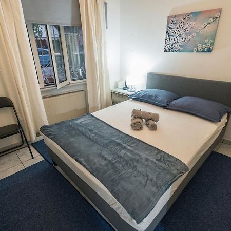 Marina Apartment Пирей Экстерьер фото
